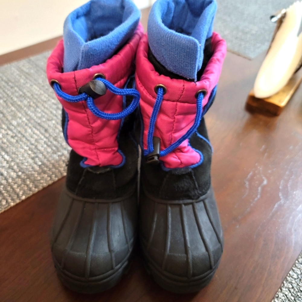 Snow boots for girl!!